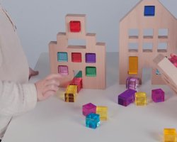 Hus i tr� med sensoriska klossar 3 hus