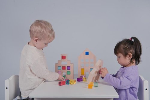 Hus i tr� med sensoriska klossar 3 hus