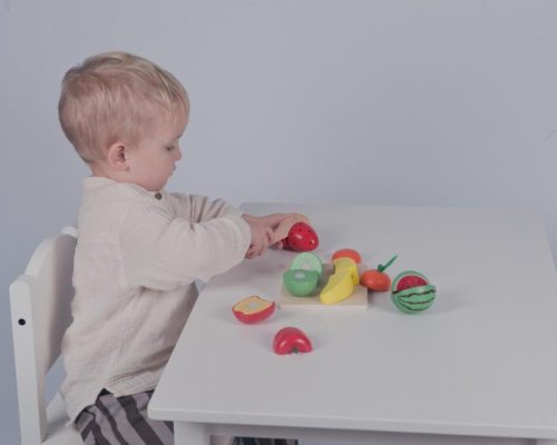 Frukt och gr�nsaker i tr� 8 delar