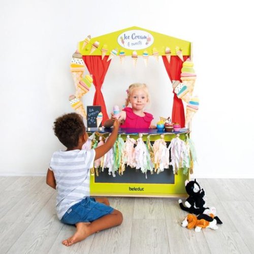 Teater och Marknadsst�nd i tr�